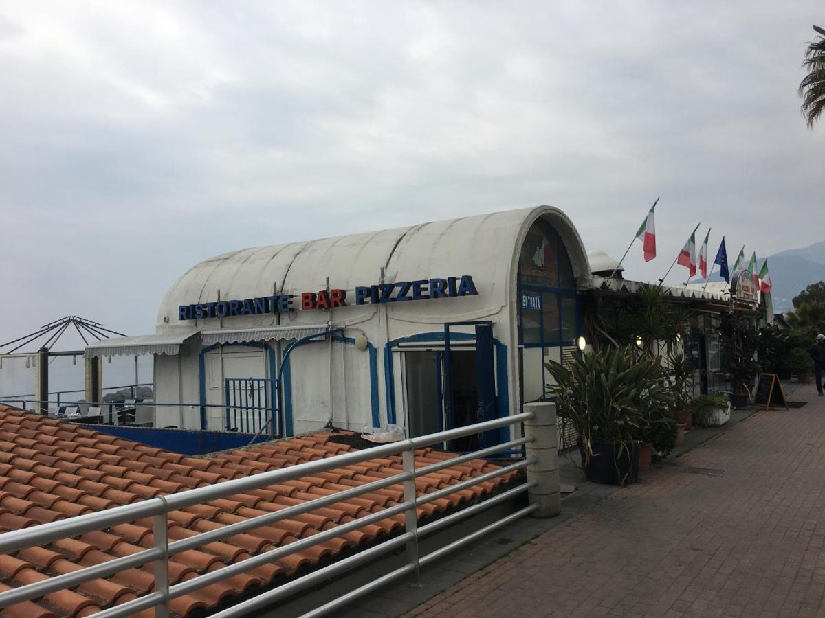 Appartamento Miramare, 2 Camere, Cucina, Bagno, 벤티밀리아 외부 사진